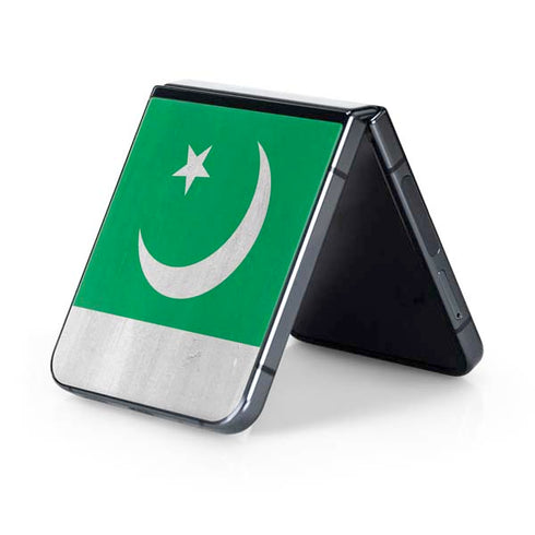 Pakistan Flag Distressed Galaxy Z Flip5 5G Skin