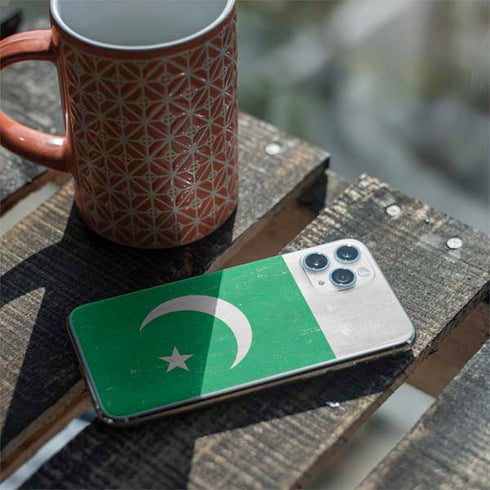 Pakistan Flag Distressed iPhone 11 Pro Skin
