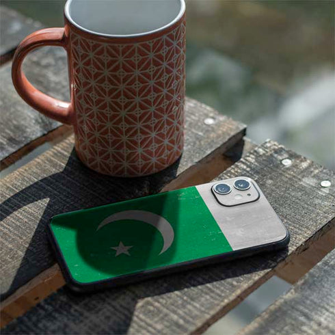 Pakistan Flag Distressed iPhone 11 Skin