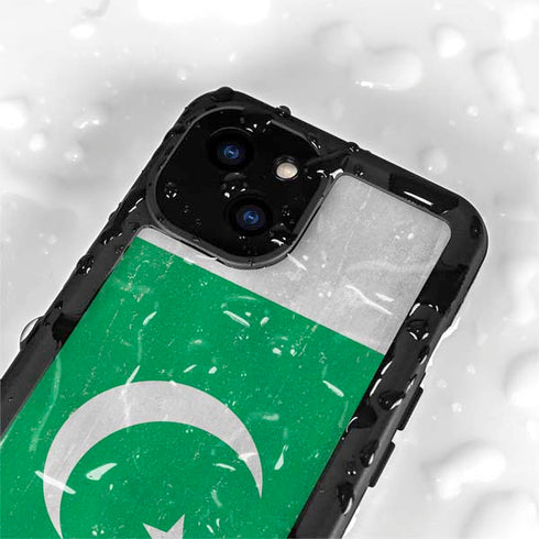 Pakistan Flag Distressed iPhone 15 Waterproof Case