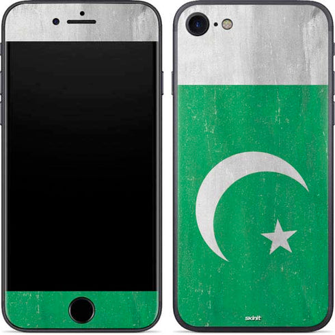 Pakistan Flag Distressed iPhone 7 Skin