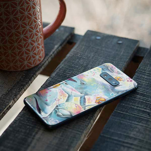 Pastel Dolphins by Sheena Pike Galaxy S10e Skin