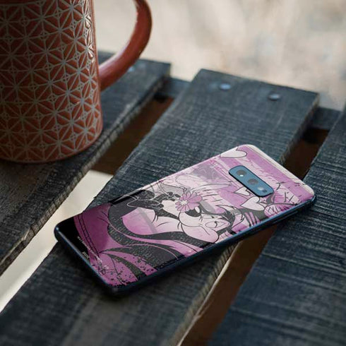Looney Tunes Pepe Le Pew Purple Romance Galaxy S10e Skin