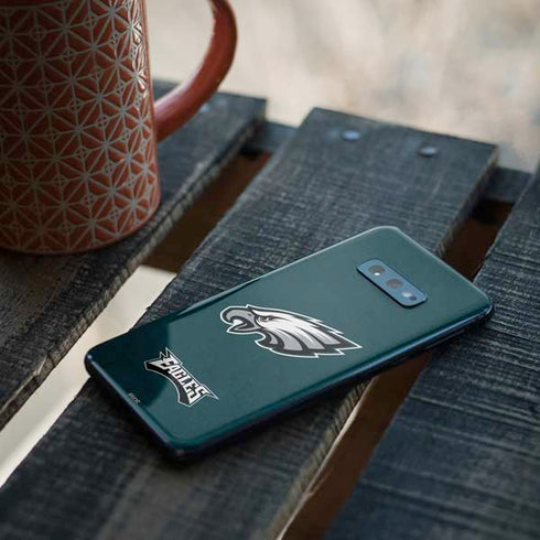 NFL Philadelphia Eagles Distressed Galaxy S10e Skin