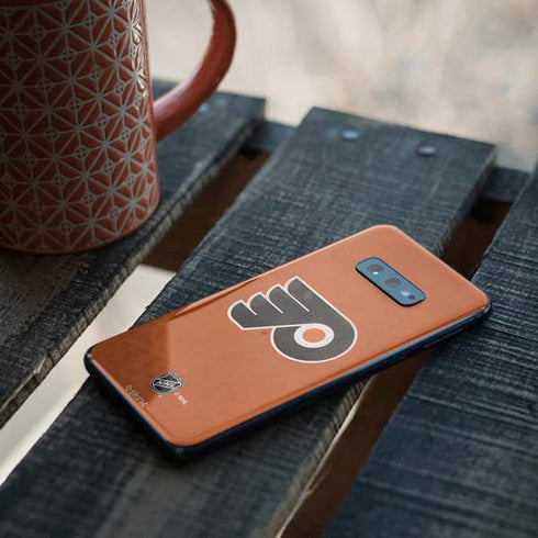 NHL Philadelphia Flyers Distressed Galaxy S10e Skin