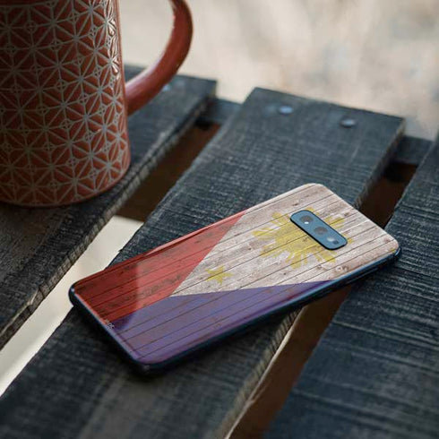 Philippines Flag Dark Wood Galaxy S10e Skin