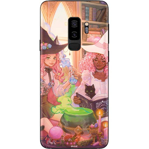 Pink Anime Witch Girls in Library with Cats by Ivy Dolamore Galaxy S9 Plus Skin