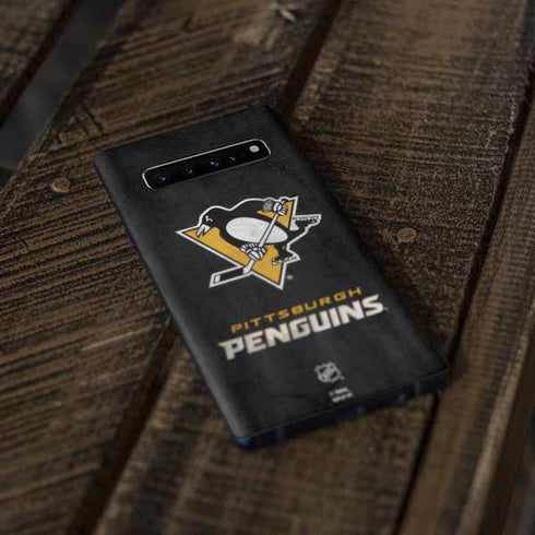 NHL Pittsburgh Penguins Distressed Galaxy S10 Plus Skin
