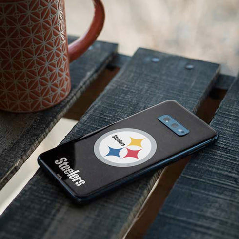 NFL Pittsburgh Steelers Distressed Galaxy S10e Skin