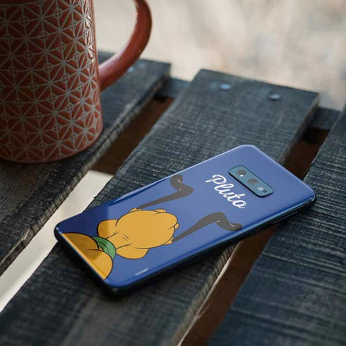 Disney Friends Pluto Backwards Galaxy S10e Skin