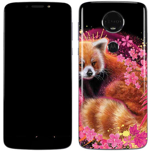Red Panda with Flowers by Sheena Pike Moto E5 Plus Skin