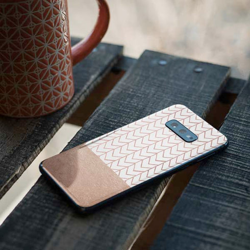 Rose Gold Herringbone Galaxy S10e Skin