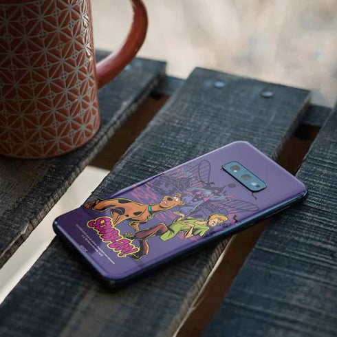 Scooby-Doo Shaggy and Ghost Clown Galaxy S10e Skin