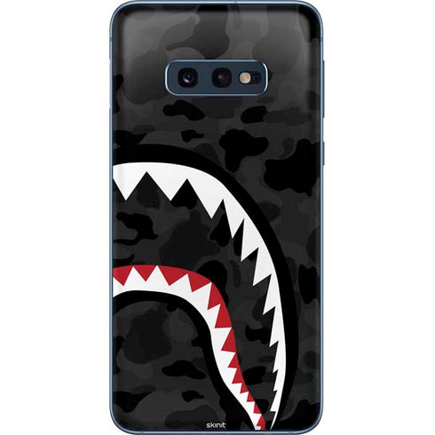 Shark Teeth Grey Street Camo Galaxy S10e Skin