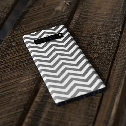 Silver Chevron Galaxy S10 Skin