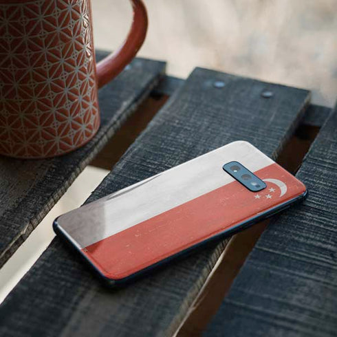Singapore Flag Distressed Galaxy S10e Skin