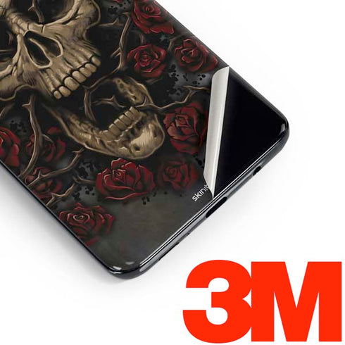 Liquid Blue Skull Entwined with Roses Galaxy S10 Skin