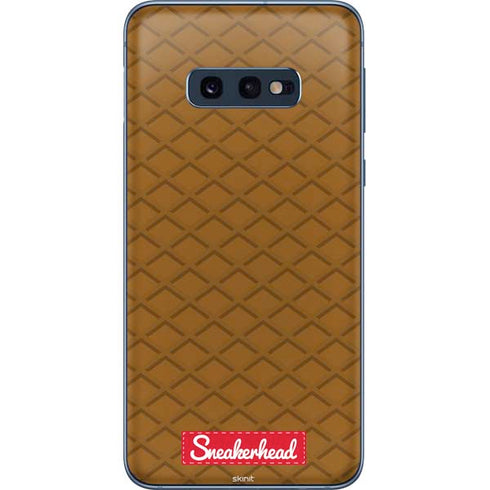 Sneakerhead Gold Pattern Galaxy S10e Skin