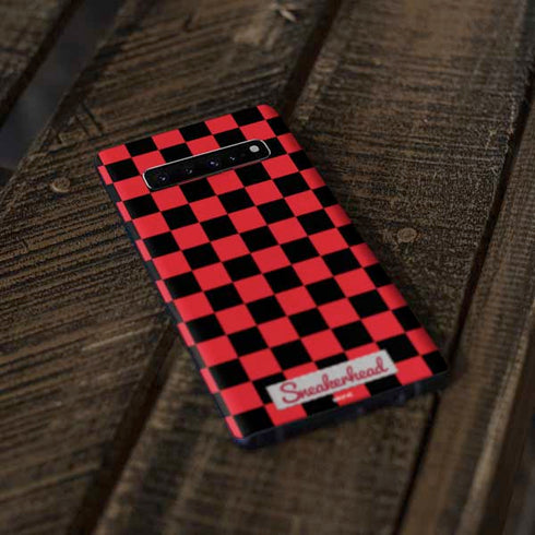 Sneakerhead Red Checkered Galaxy S10 Plus Skin