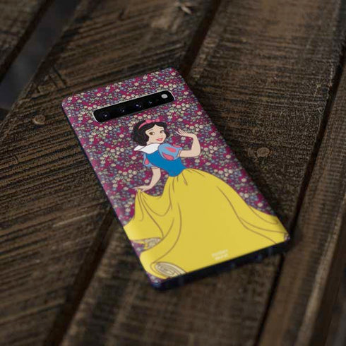 Disney Snow White Character with Floral Pattern Galaxy S10 Plus Skin