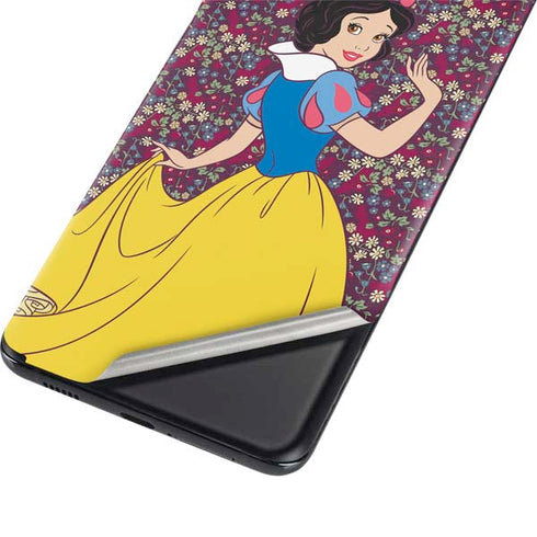 Disney Snow White Character with Floral Pattern Galaxy S21 5G Skin