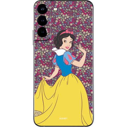 Disney Snow White Character with Floral Pattern Galaxy S22 Plus Skin