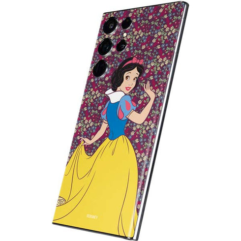 Disney Snow White Character with Floral Pattern Galaxy S22 Ultra Skin