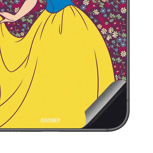 Disney Snow White Character with Floral Pattern Galaxy S23 FE Skin