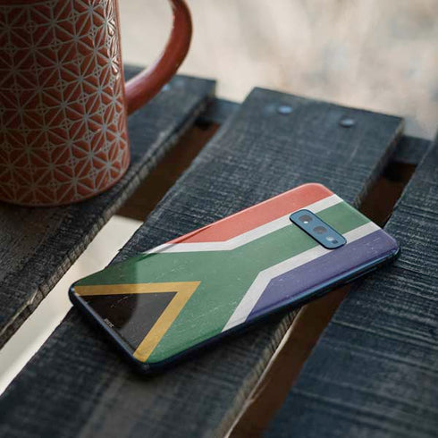 South Africa Flag Distressed Galaxy S10e Skin