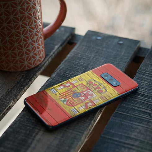 Spain Flag Dark Wood Galaxy S10e Skin