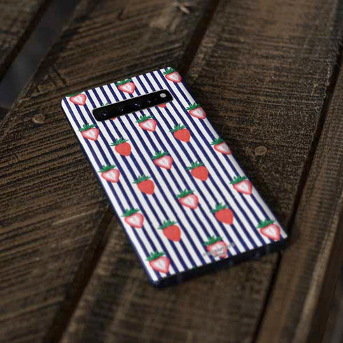 Bouffants and Broken Hearts Strawberries and Stripes Galaxy S10 Skin