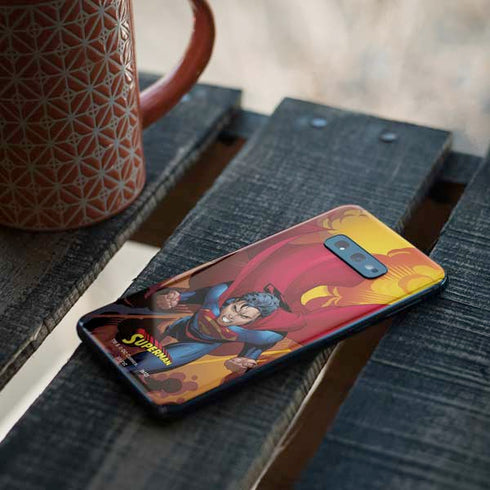 DC Comics Superman Action Flying Pose Galaxy S10e Skin