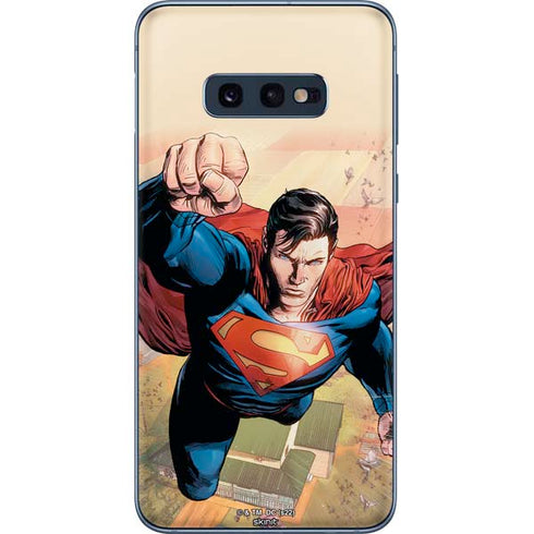 DC Comics Superman Flying Pose Action Comics #957 Art by Patch Zircher Galaxy S10e Skin