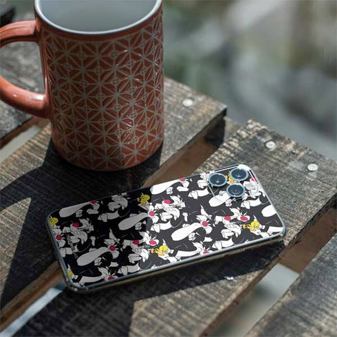 Looney Tunes Sylvester and Tweety Super Sized iPhone 11 Pro Skin