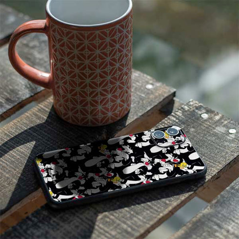 Looney Tunes Sylvester and Tweety Super Sized iPhone 11 Skin