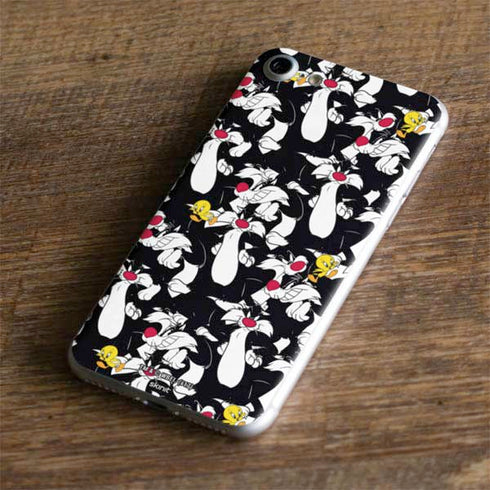 Looney Tunes Sylvester and Tweety Super Sized iPhone 8 Skin