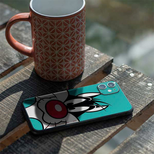 Looney Tunes Sylvester Zoomed In iPhone 11 Skin