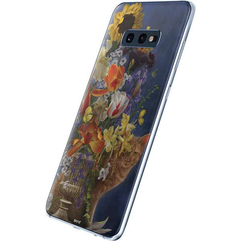Tabby Cat with Flowers by Nene Thomas Galaxy S10e Skin