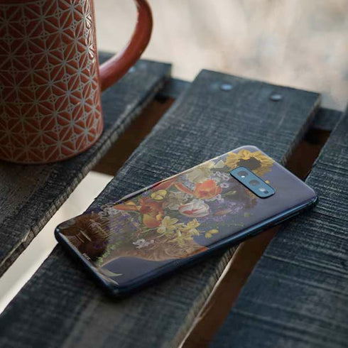 Tabby Cat with Flowers by Nene Thomas Galaxy S10e Skin