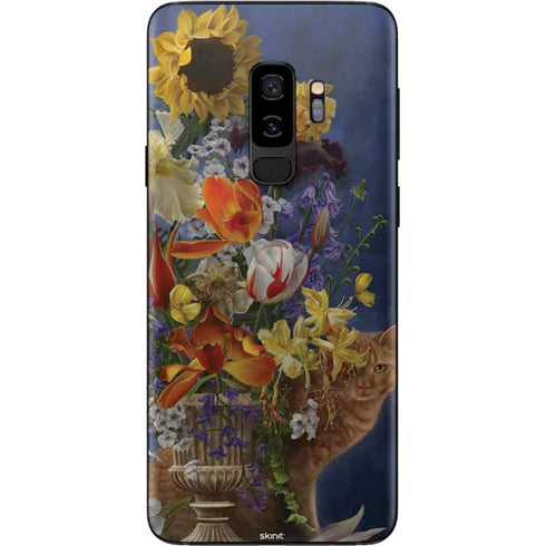 Tabby Cat with Flowers by Nene Thomas Galaxy S9 Plus Skin