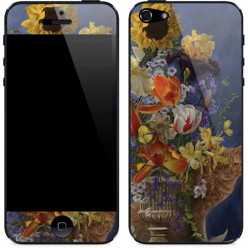 Tabby Cat with Flowers by Nene Thomas iPhone 5/5s/5SE Skin