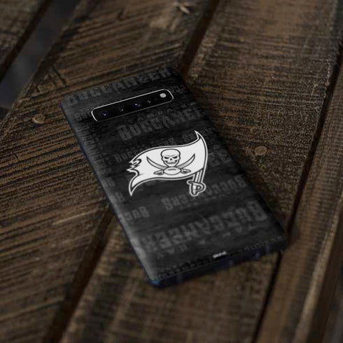 NFL Tampa Bay Buccaneers Black & White Galaxy S10 Plus Skin