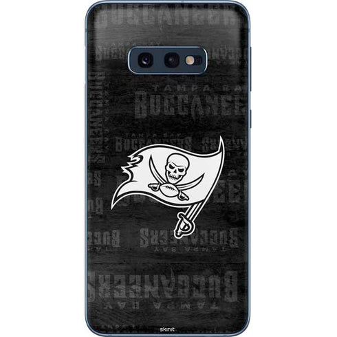 NFL Tampa Bay Buccaneers Black & White Galaxy S10e Skin