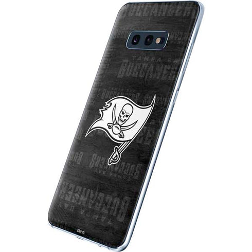 NFL Tampa Bay Buccaneers Black & White Galaxy S10e Skin