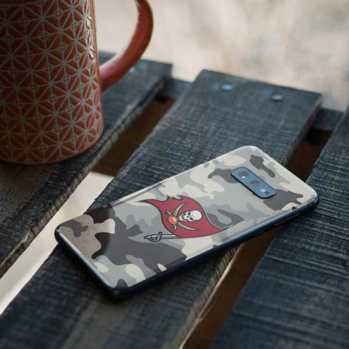 NFL Tampa Bay Buccaneers Camo Galaxy S10e Skin