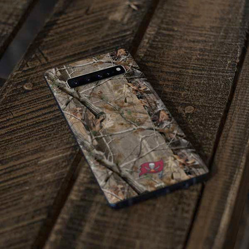 NFL Tampa Bay Buccaneers Realtree AP Camo Galaxy S10 Skin