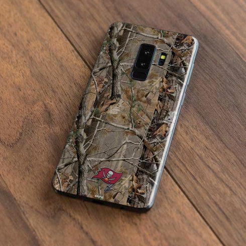NFL Tampa Bay Buccaneers Realtree AP Camo Galaxy S9 Plus Skin