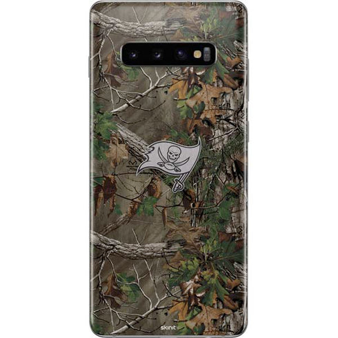 NFL Tampa Bay Buccaneers Realtree Xtra Green Camo Galaxy S10 Plus Skin
