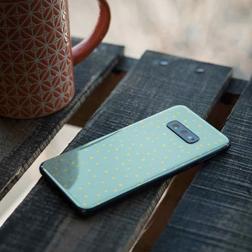 Teal and Yellow Polka Dots Galaxy S10e Skin