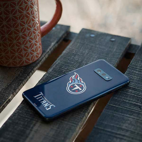 NFL Tennessee Titans Distressed Galaxy S10e Skin